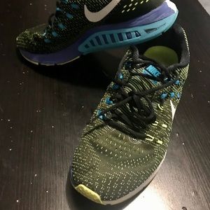 Nike Zoom  Structure 19. Size 10.